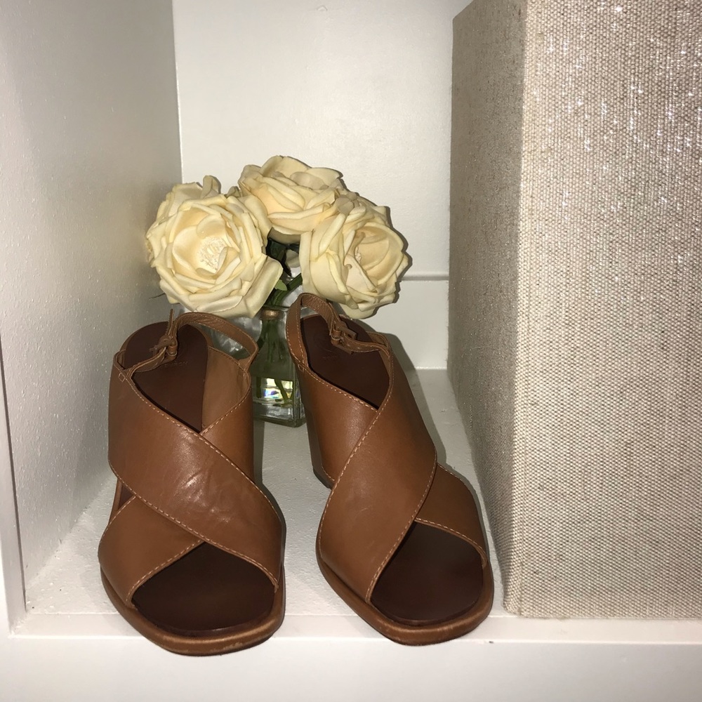Tory Burch Wedge size 8